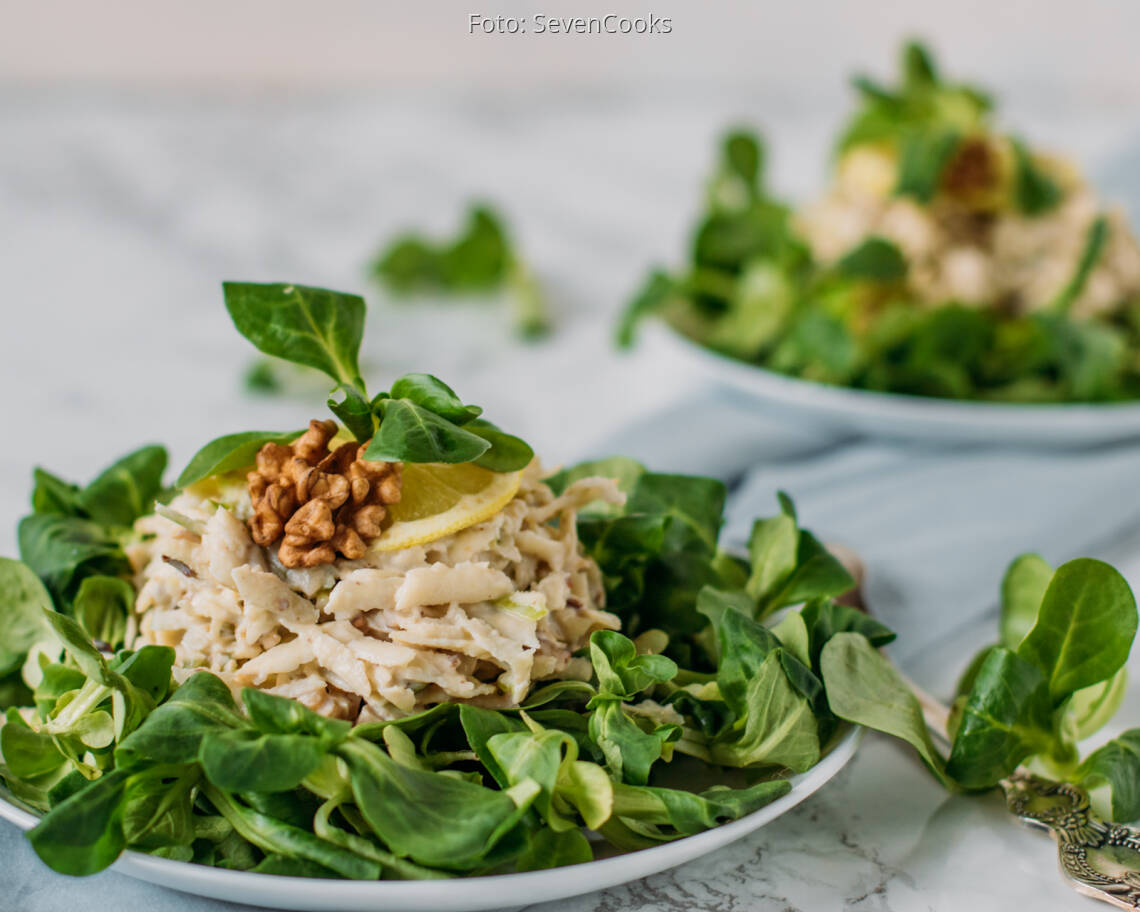 Veganes Rezept: Pastinaken-Apfel-Rohkost mit Feldsalat und Walnüssen 1