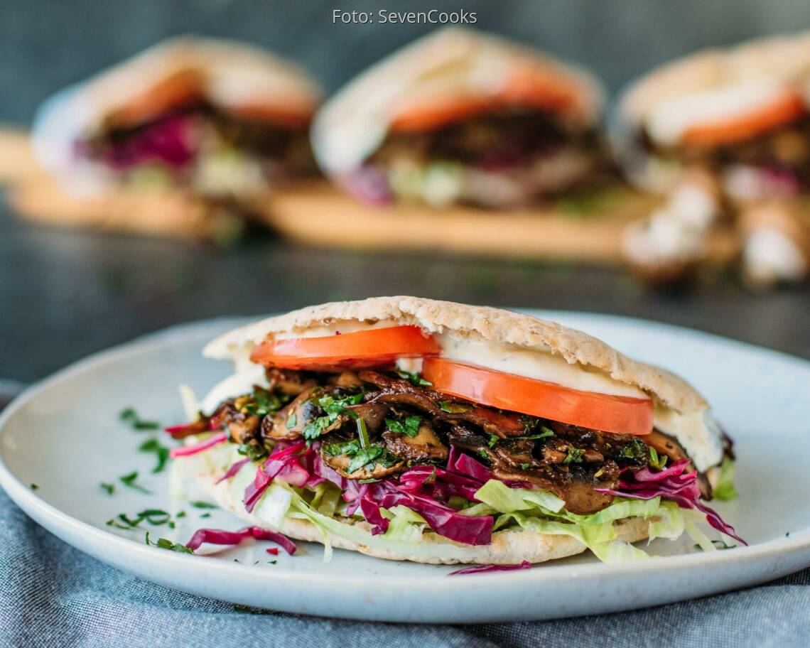 Veganes Rezept: Pilz-Gyros im Fladenbrot 1