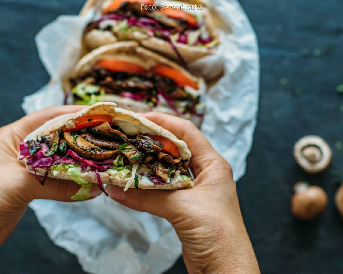 Veganes Rezept: Pilz-Gyros im Fladenbrot 2