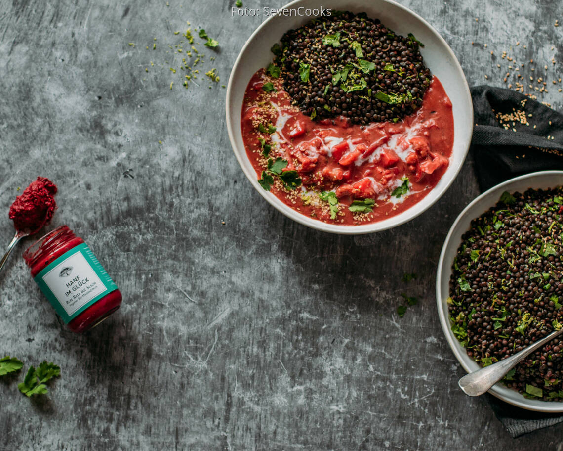 Veganes Rezept: Pinkes Curry mit Belugalinsen