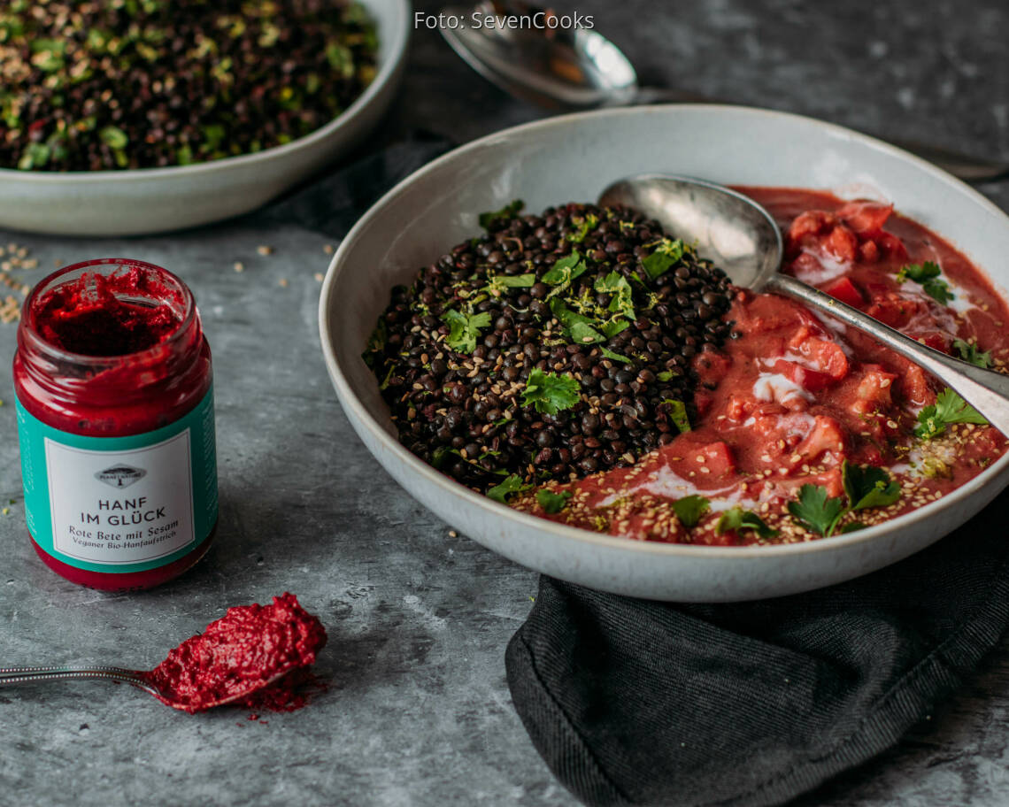 Veganes Rezept: Pinkes Curry mit Belugalinsen