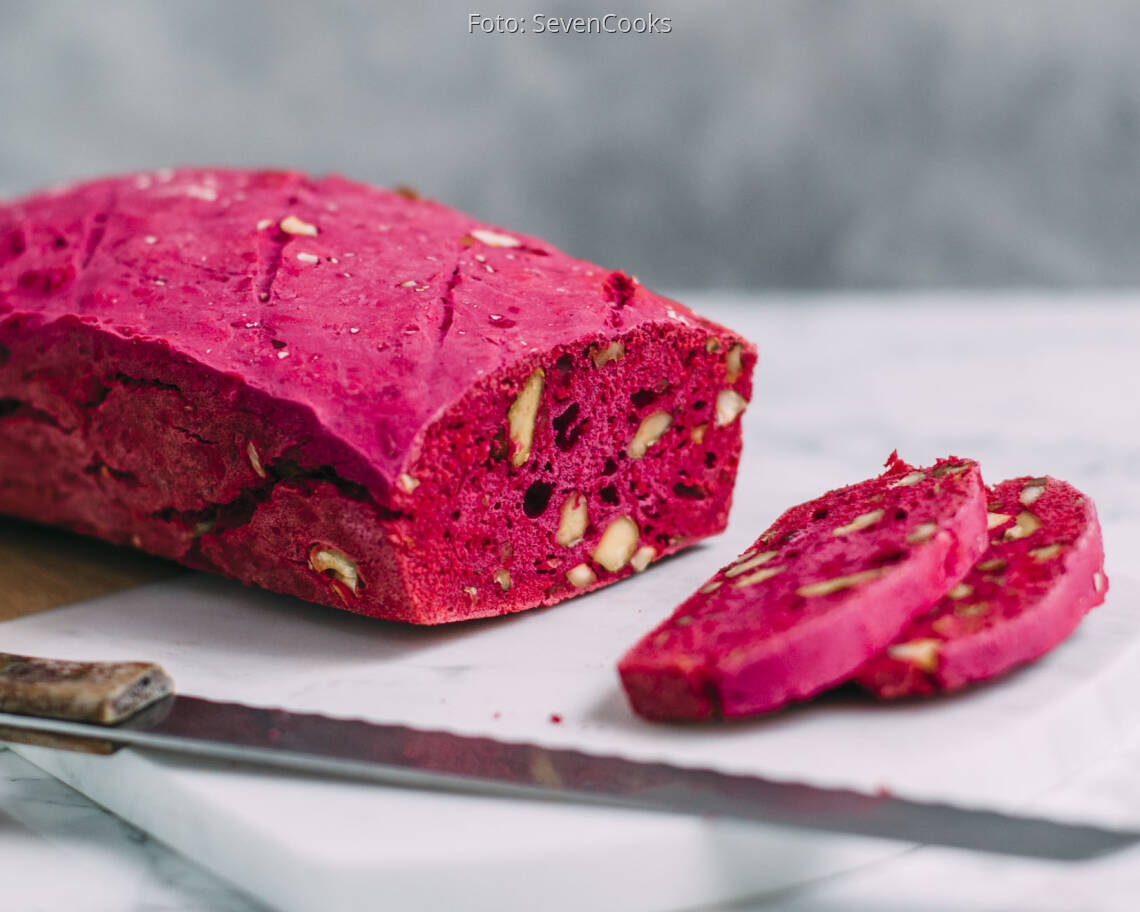 Veganes Rezept: Pinkes Nussbrot 1