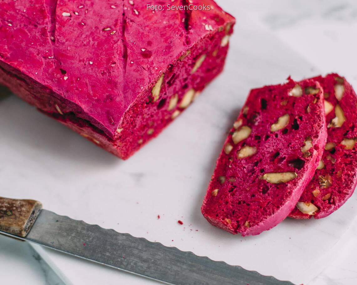 Veganes Rezept: Pinkes Nussbrot 2