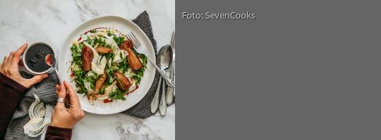 Rezeptbild für "Pochierter Birnen-Fenchel-Salat mit Cranberry"