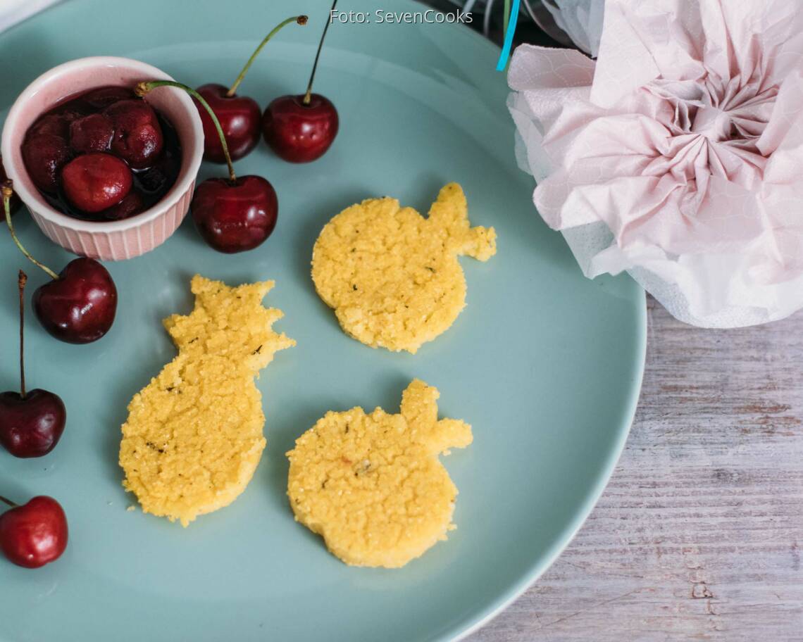 Veganes Rezept: Polentaplätzchen mit Kirschgrütze_1