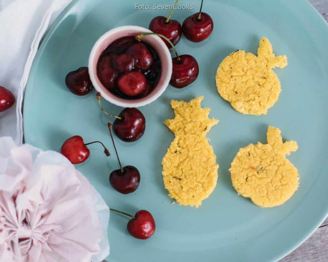 Veganes Rezept: Polentaplätzchen mit Kirschgrütze_2