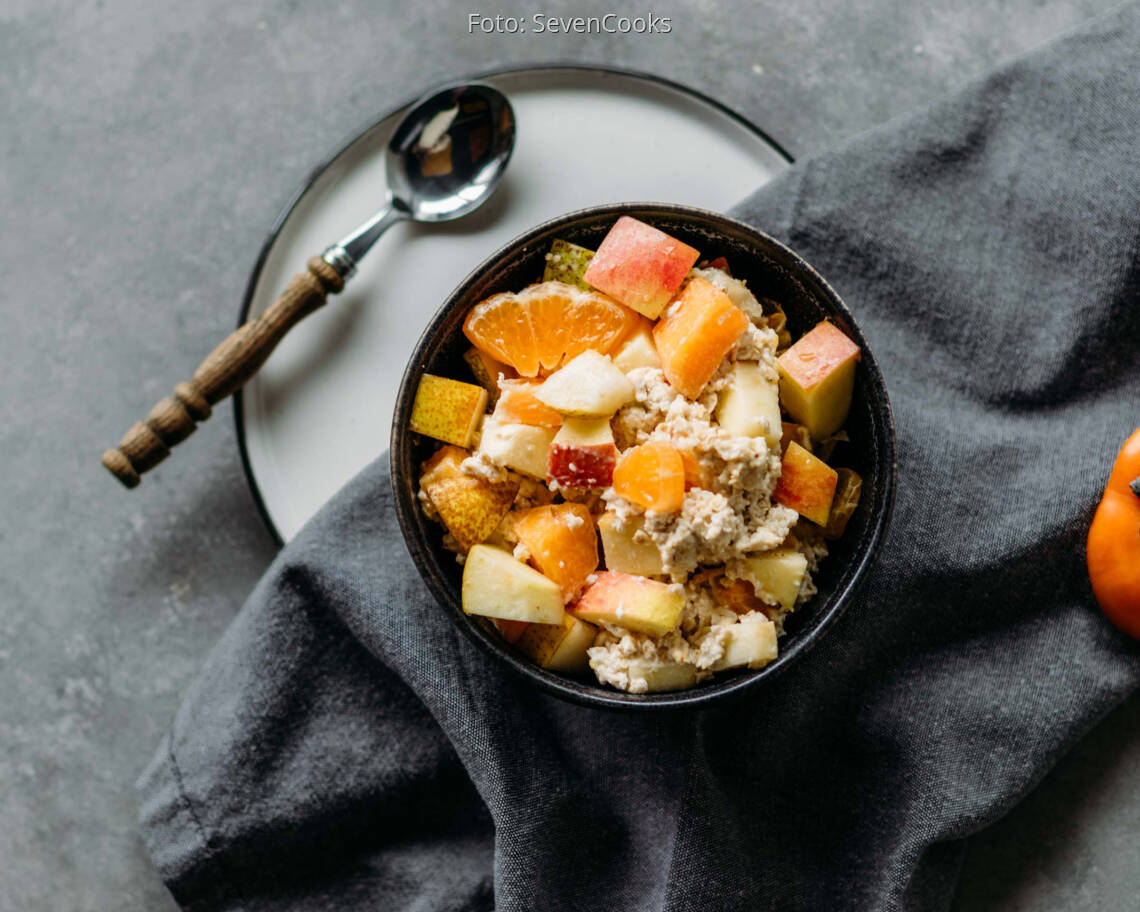 Veganes Rezept: Powerfrühstück mit Obst, Kokosjoghurt und Haferflocken 1