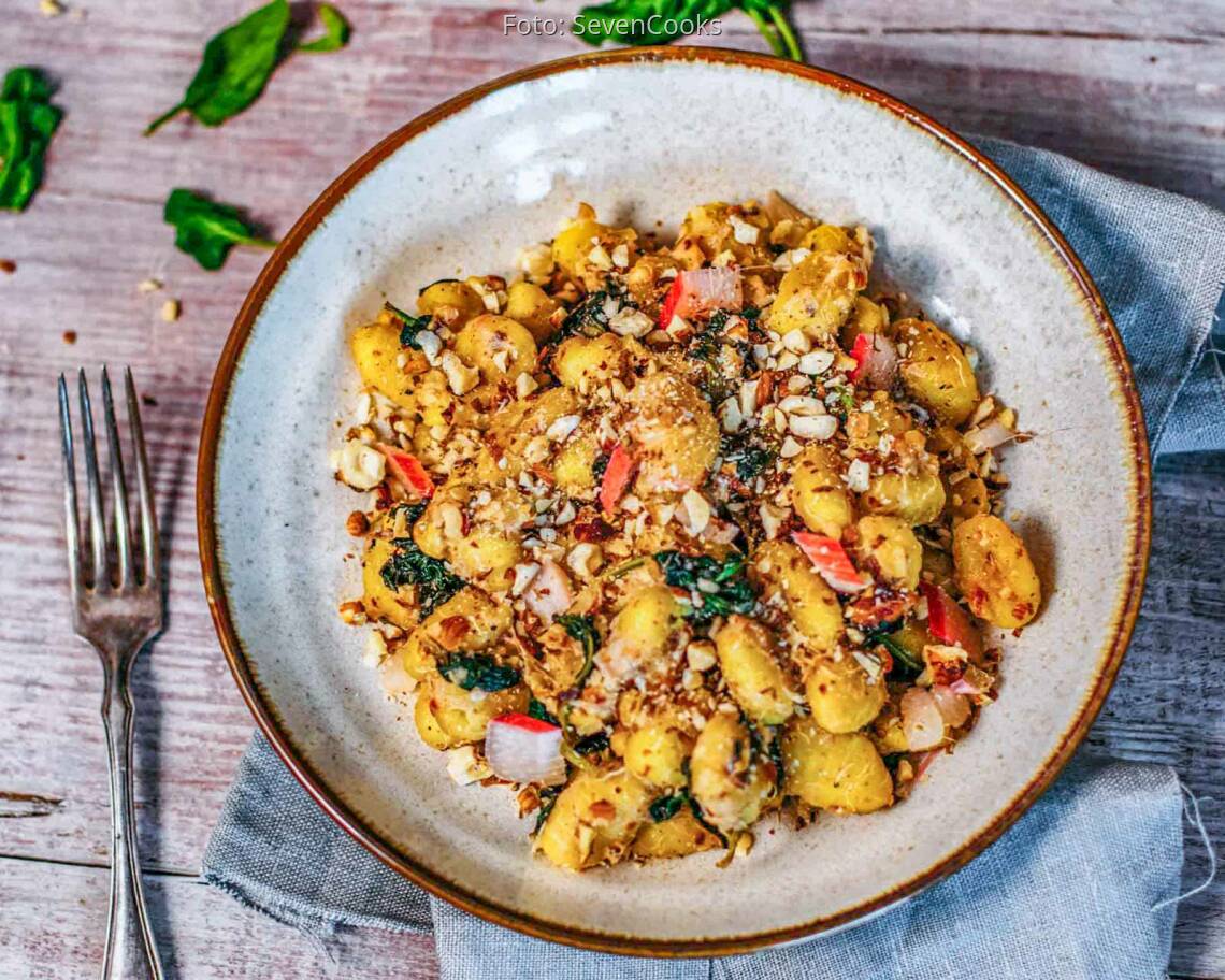 Veganes_Rezept:_Rhabarber_Spinat_Gnocchi_neu 1