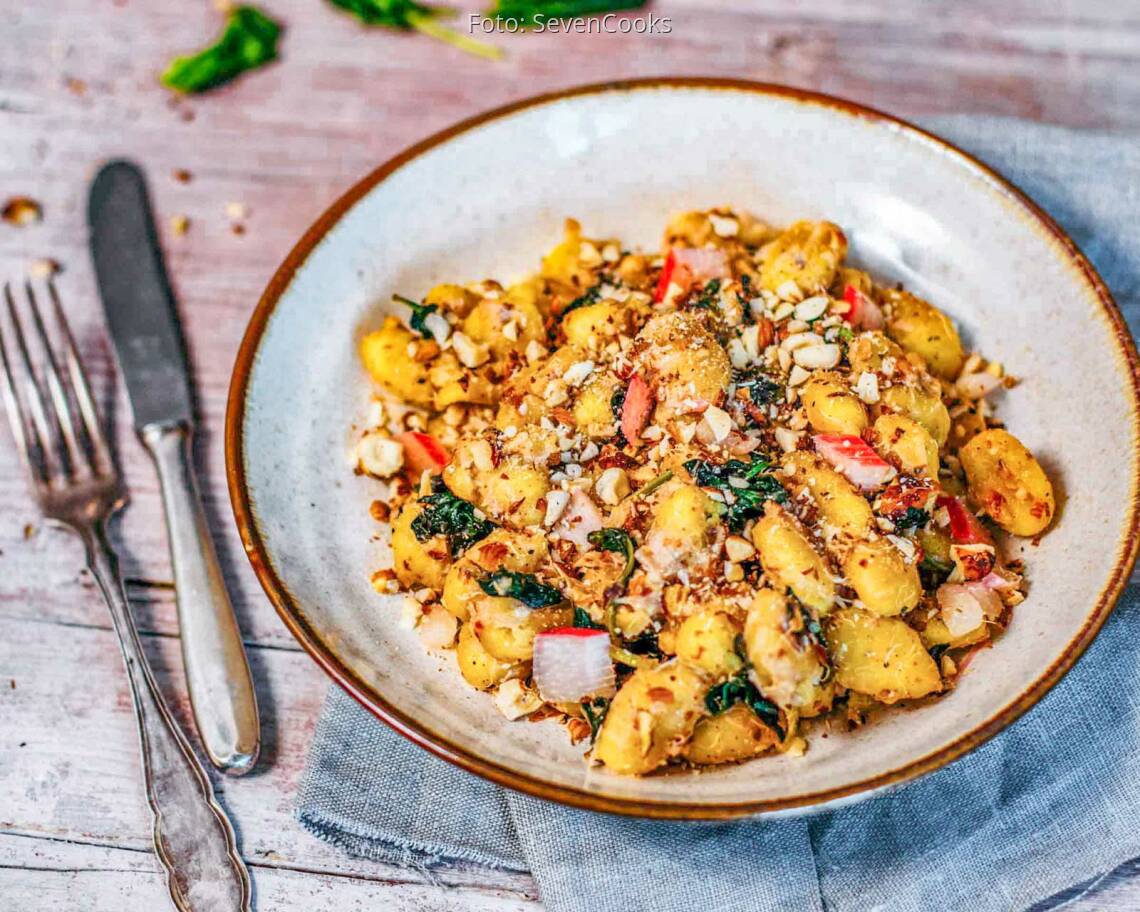 Veganes_Rezept:_Rhabarber_Spinat_Gnocchi_neu 3