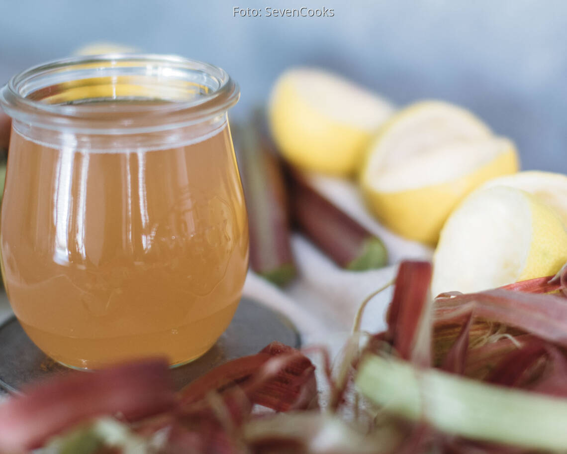 Veganes Rezept: Rhabarber-Sirup_1