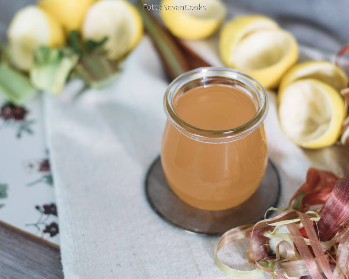 Veganes Rezept: Rhabarber-Sirup_2
