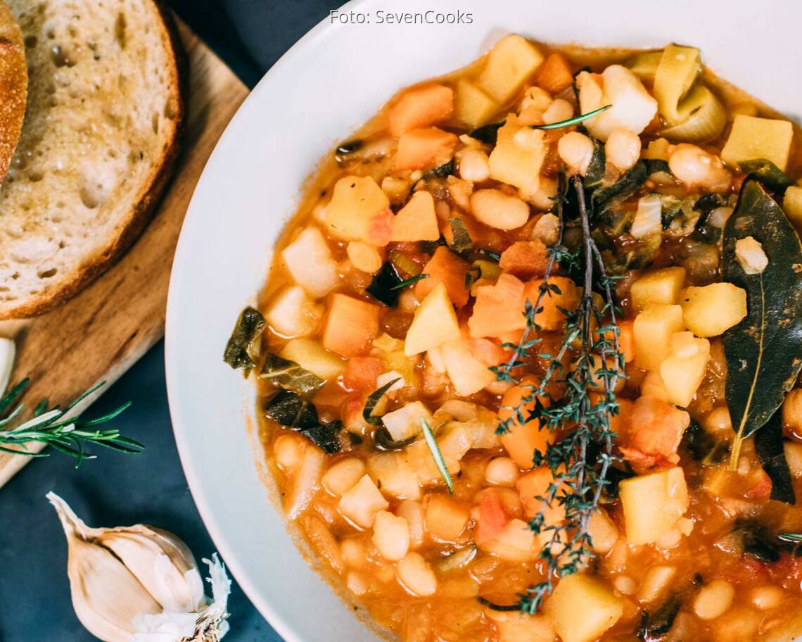 Veganes Rezept: Ribollita mit geröstetem Knoblauchbrot 3