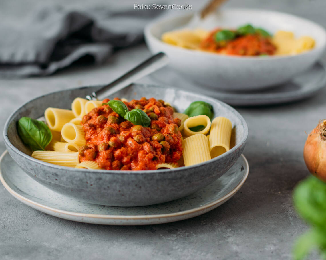 Veganes Rezept: Rigatoni mit Tomaten-Erbsen-Soße 3