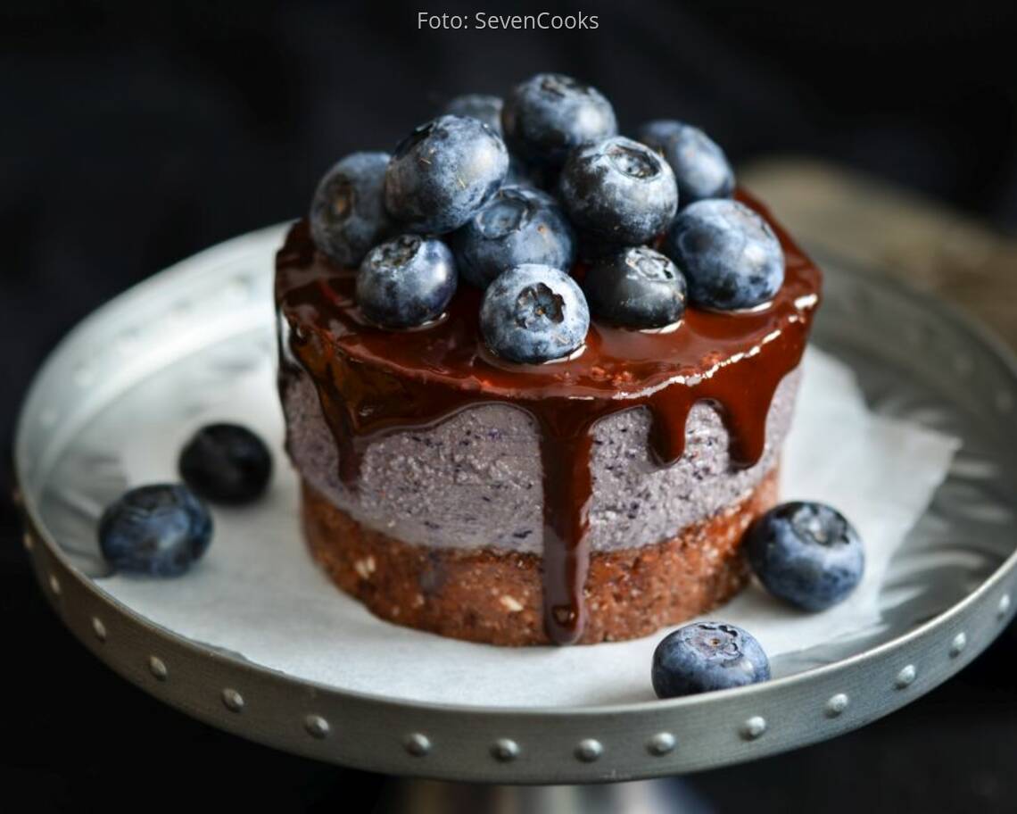 Fertiges Rezept: Rohe Törtchen mit Heidelbeeren_1