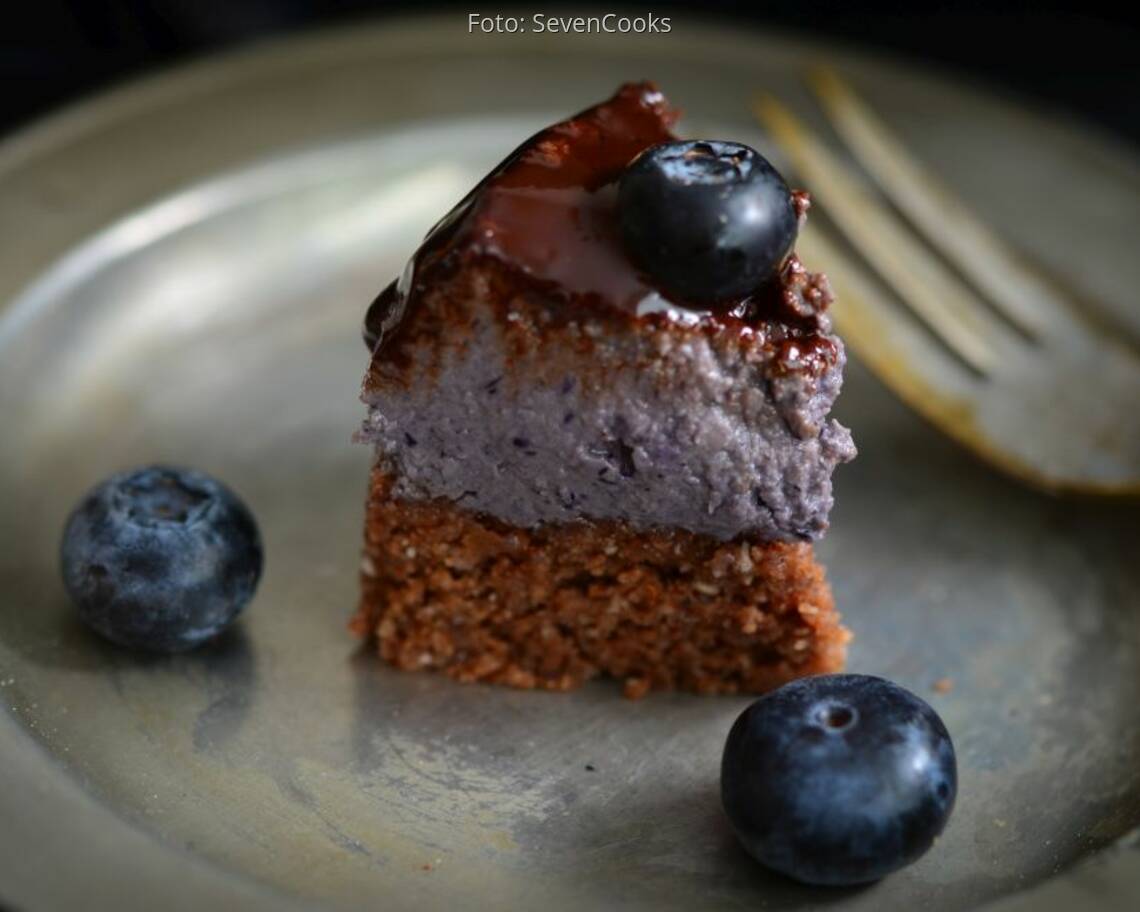 Fertiges Rezept: Rohe Törtchen mit Heidelbeeren_2