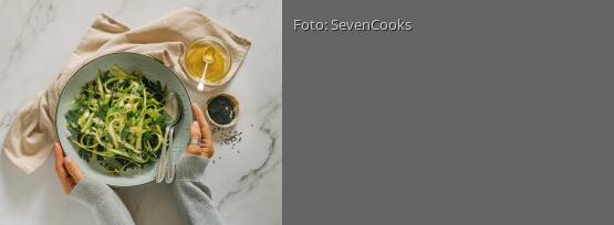 Rezeptbild für "Roher Spargelsalat mit Belugalinsen"