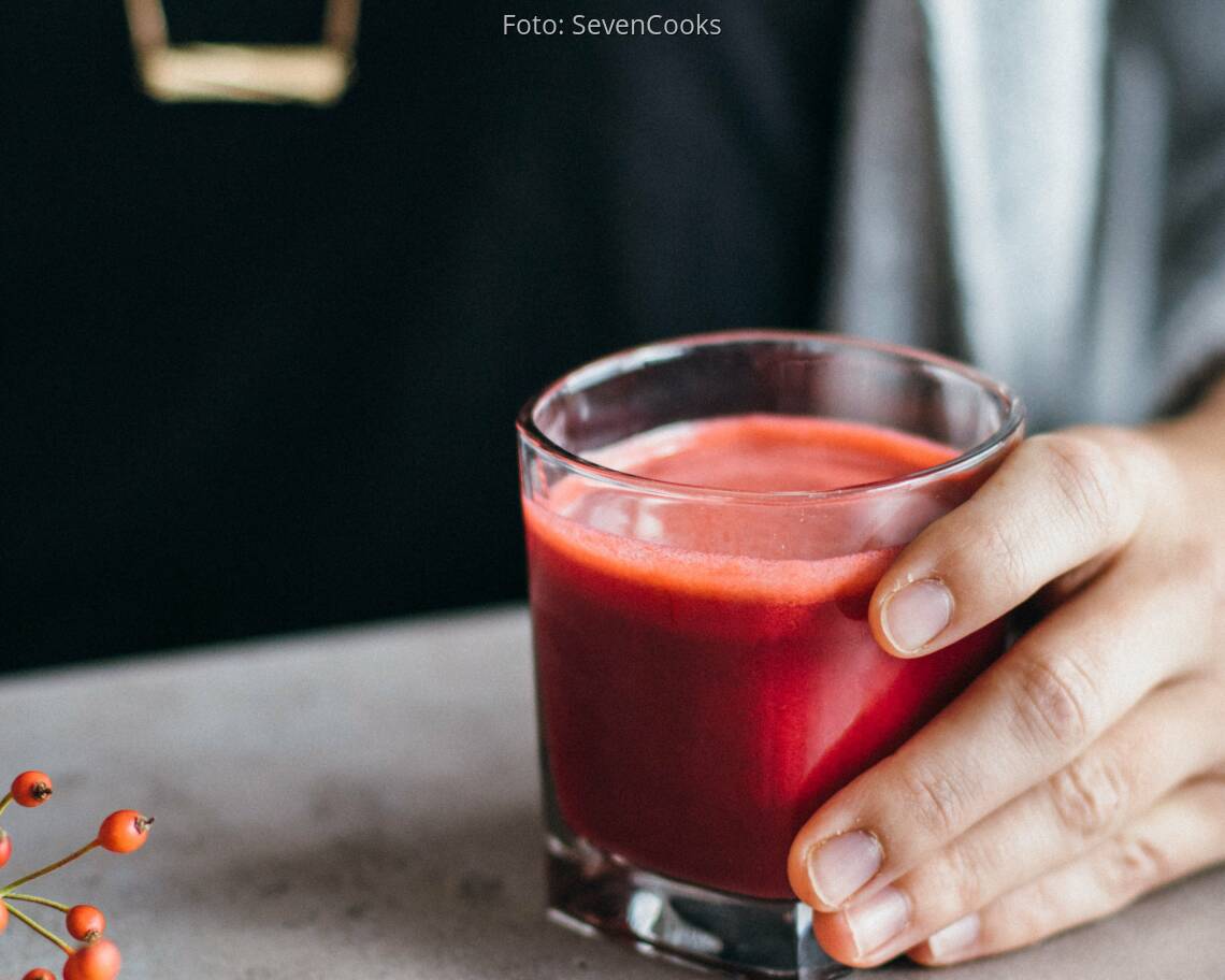 Veganes Rezept: Roter Apfel-Karottensaft