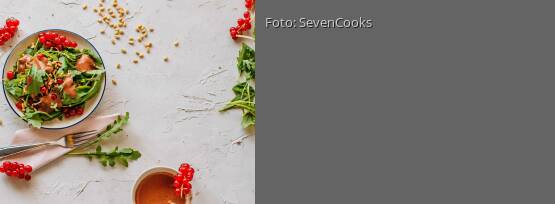 Rezeptbild für "Rucolasalat mit Johannisbeerdressing"