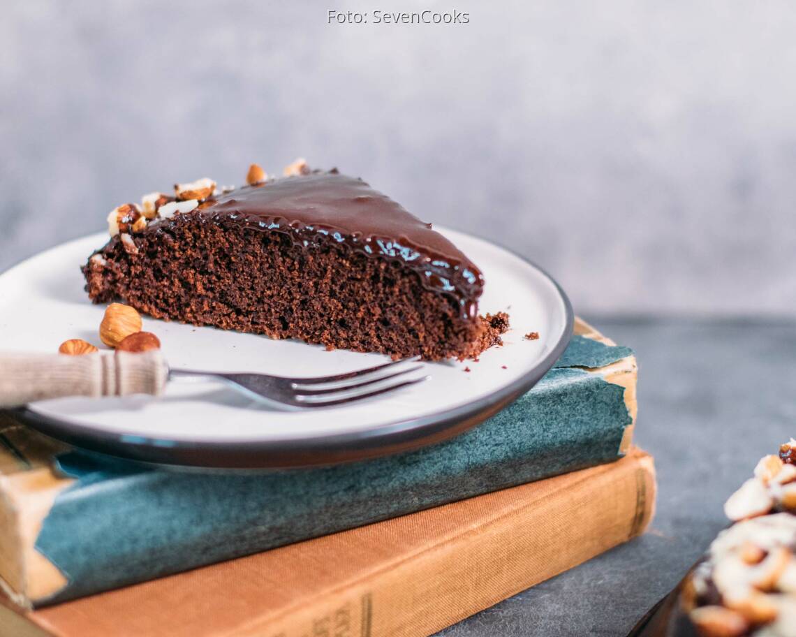 Veganes Rezept: Saftiger Schokoladenkuchen mit Schokoglasur_1