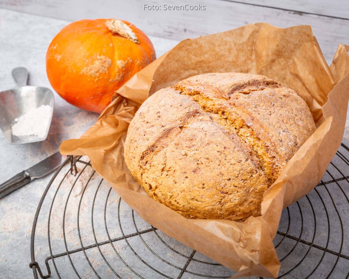 Veganes Rezept: Saftiges Weizenmischbrot mit Kürbis 2