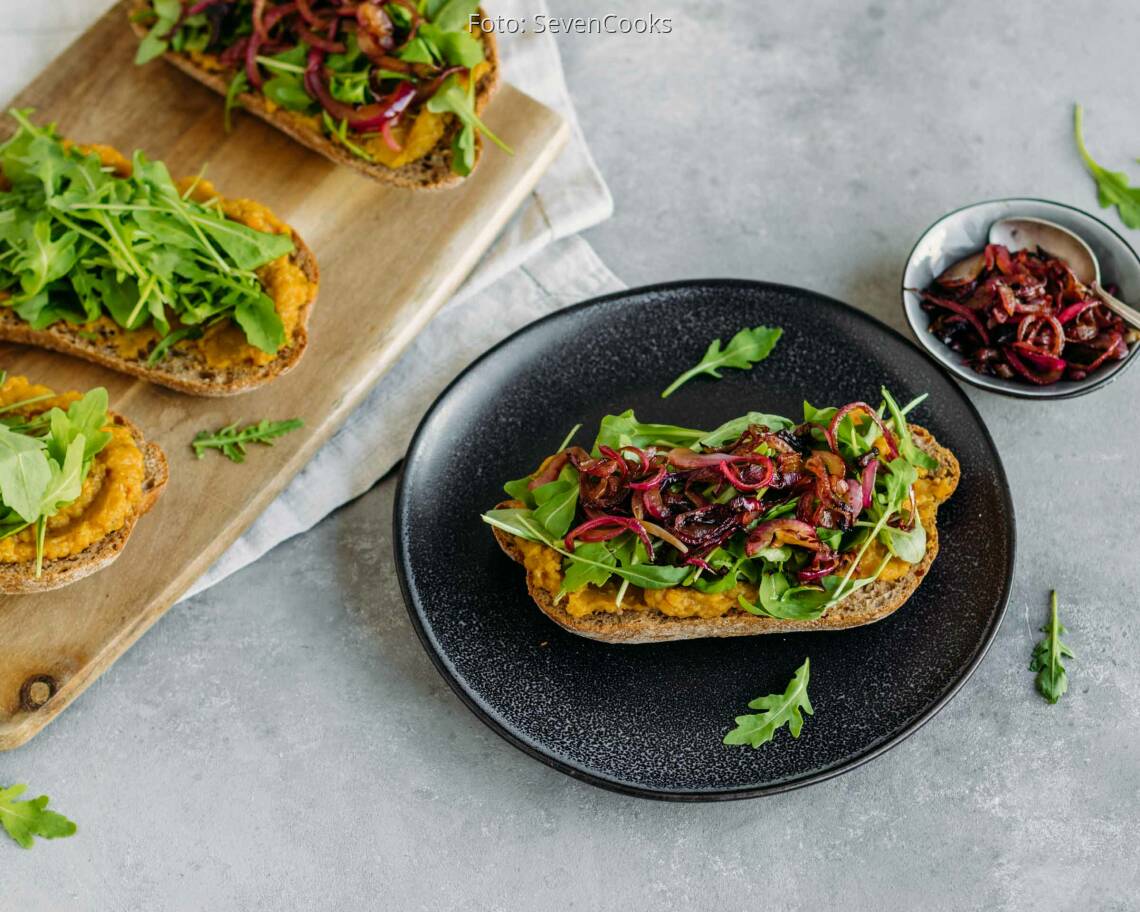 Veganes Rezept: Sandwich mit Linsencreme und Balsamico-Zwiebeln 3