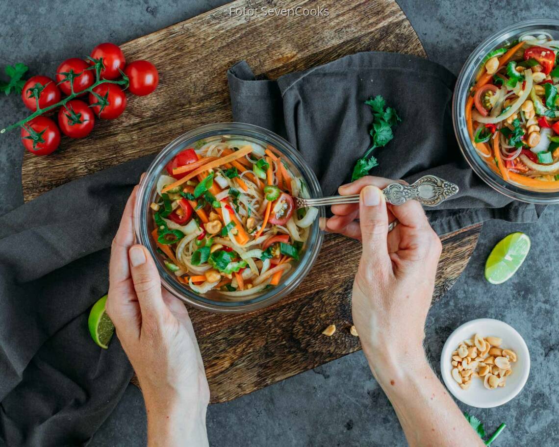 Veganes Rezept: Scharfer Glasnudel-Salat 3