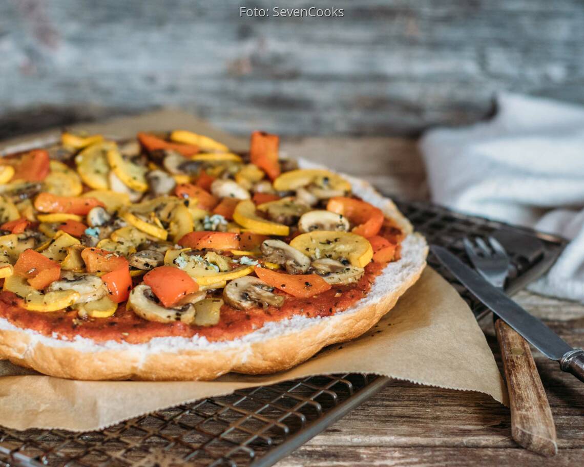 Veganes Rezept: Schnelle Fladenbrotpizza mit Antipasti 1