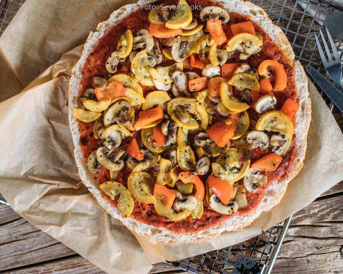 Veganes Rezept: Schnelle Fladenbrotpizza mit Antipasti 2