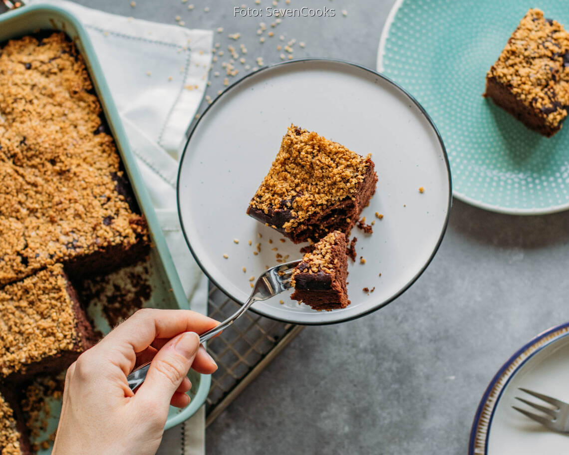 Veganes Rezept: Schoko-Bananenkuchen mit Sesamkrokant 1
