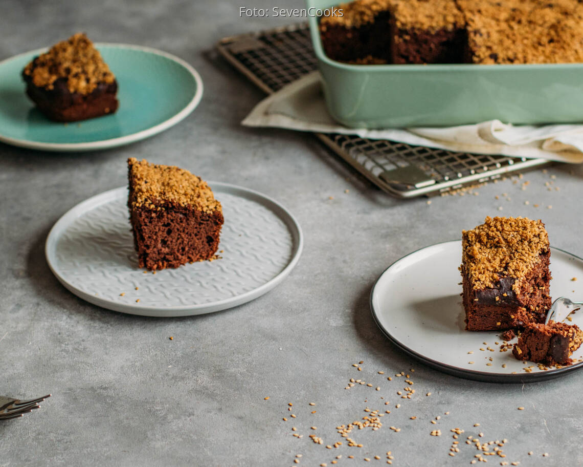 Veganes Rezept: Schoko-Bananenkuchen mit Sesamkrokant 3