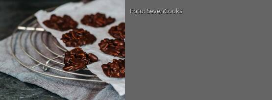 Rezeptbild für "Schoko-Bites mit Erdnüssen und Cranberries"