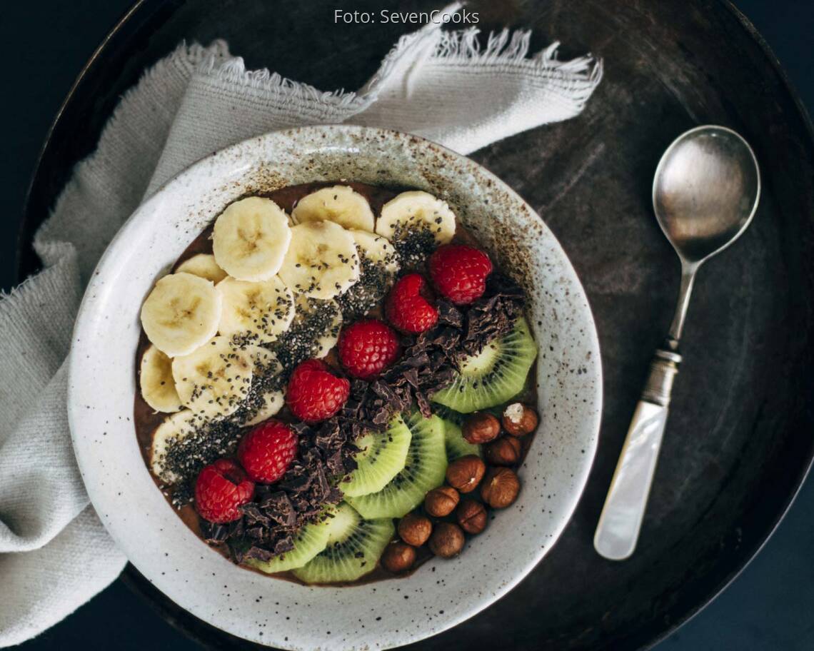 Veganes Rezept: Schokoladen-Haselnuss-Smoothie-Bowl 1