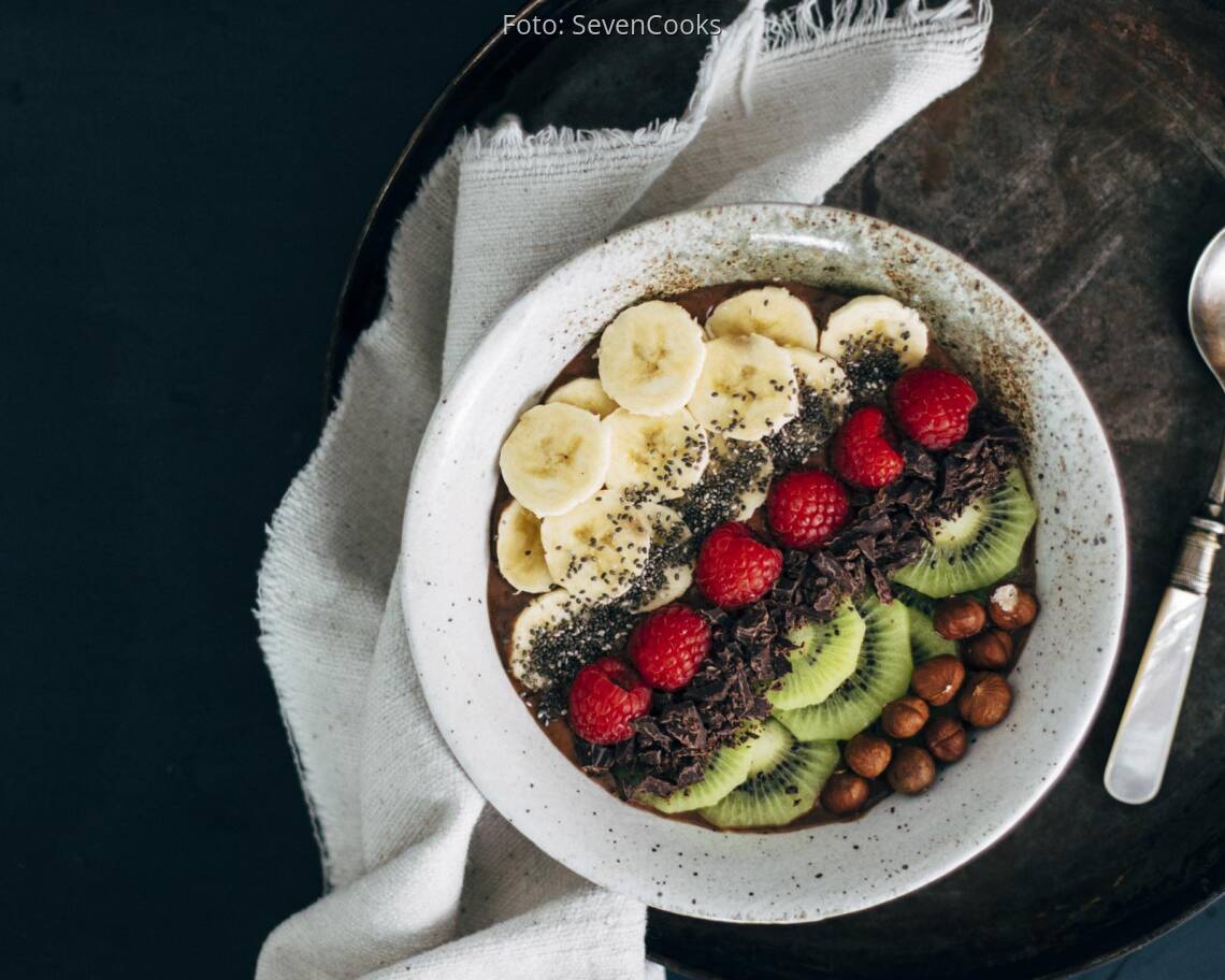 Veganes Rezept: Schokoladen-Haselnuss-Smoothie-Bowl 2