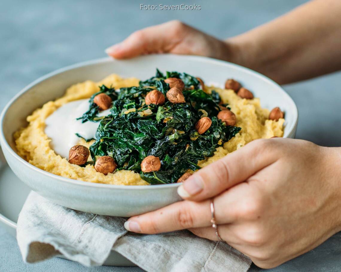 Veganes Rezept: Schwarzkohl an cremiger Polenta