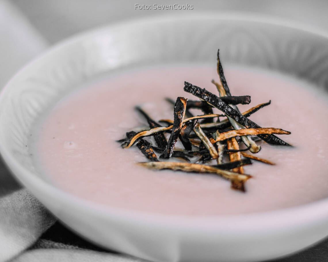 Veganes_Rezept:_Schwarzrettichsuppe_mit_Gemüsechips_2