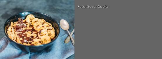 Rezeptbild für "Süße Frühstücksbowl mit Banane und Erdnüssen"