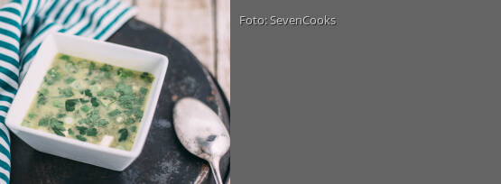 Rezeptbild für "Selbst gemachte Gemüsebrühe mit Einlage"