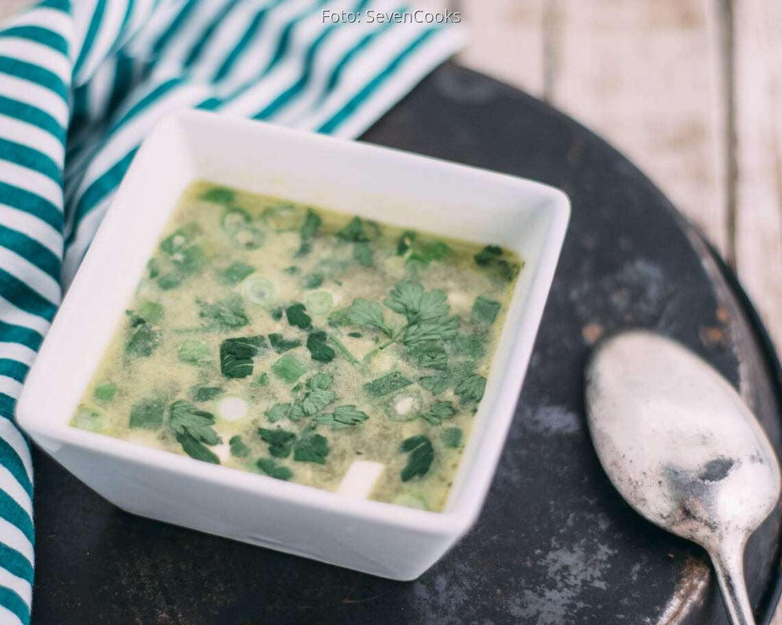 Veganes Rezept: Selbst gemachte Gemüsebrühe mit Einlage 1