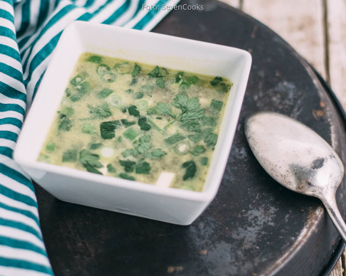 Veganes Rezept: Selbst gemachte Gemüsebrühe mit Einlage 2