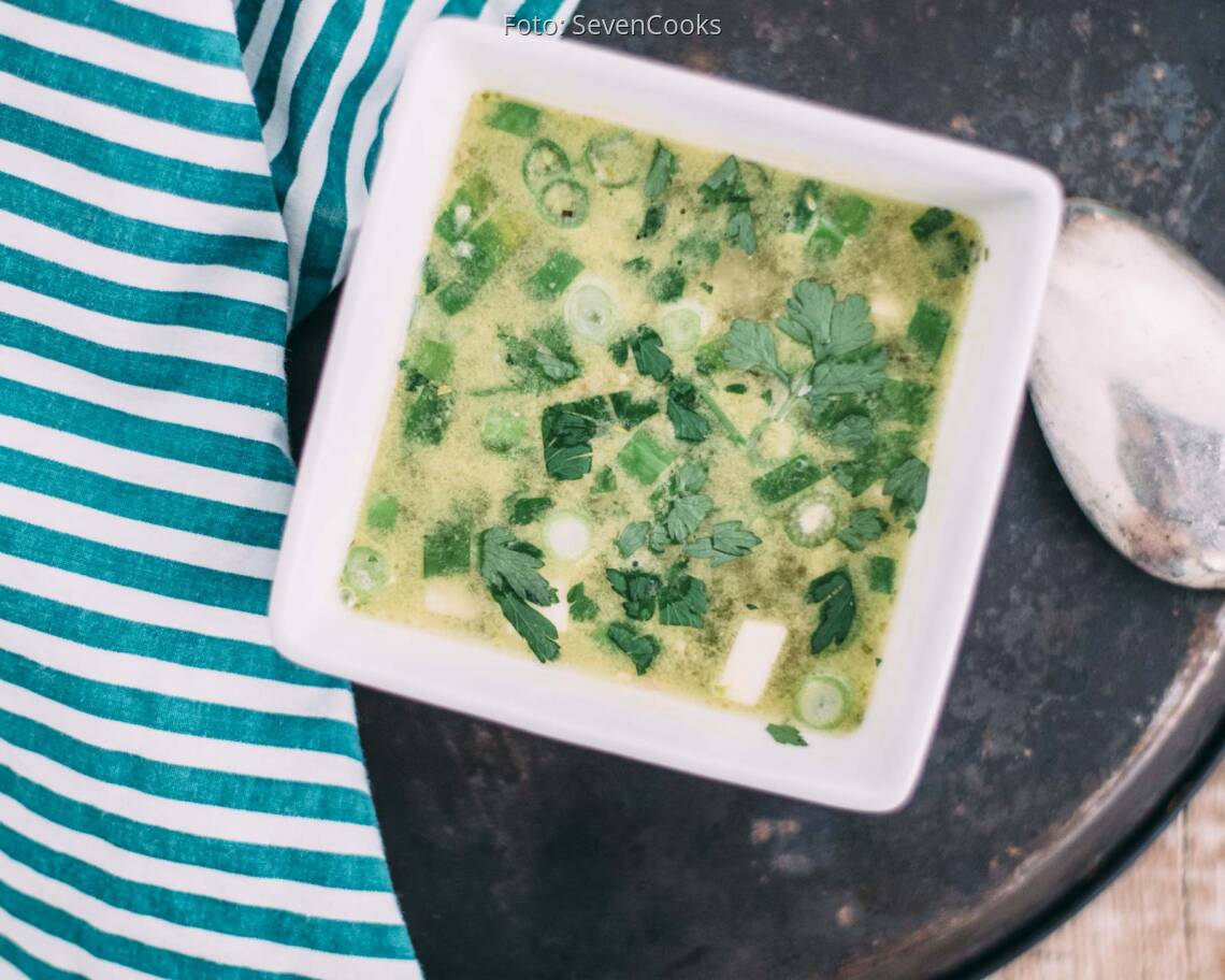 Veganes Rezept: Selbst gemachte Gemüsebrühe mit Einlage 3