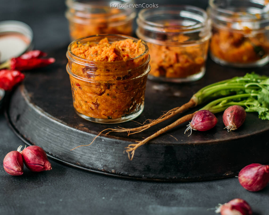 Veganes Rezept: Selbstgemachte rote Curry Paste 1