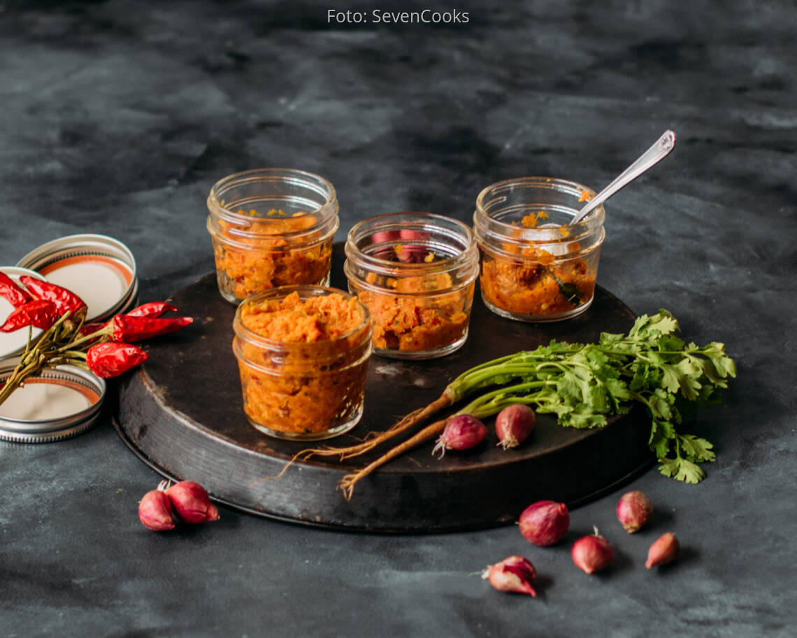 Veganes Rezept: Selbstgemachte rote Curry Paste 2