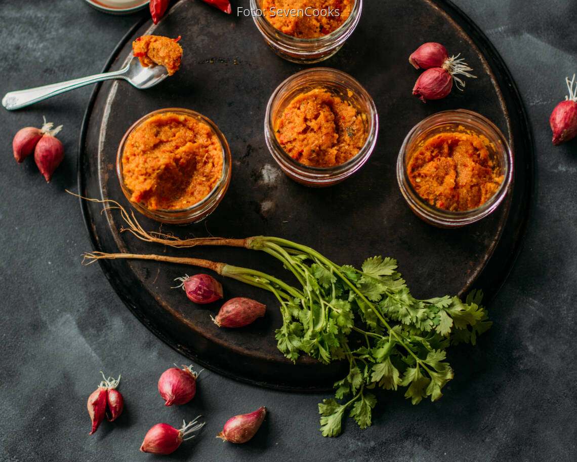 Veganes Rezept: Selbstgemachte rote Curry Paste 3