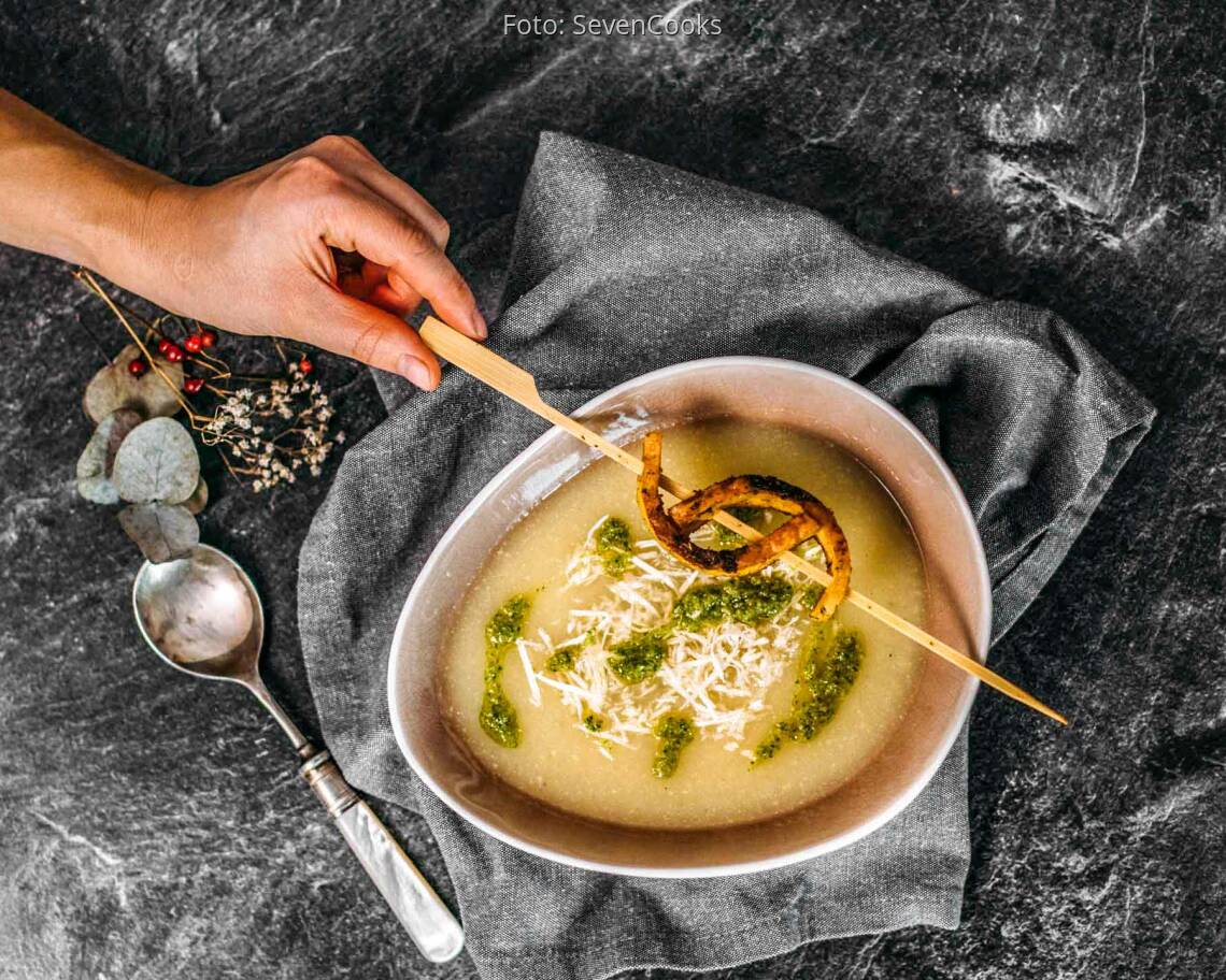 Veganes_Rezept:_Selleriesuppe_mit_Tempeh_Sticks_neu 1