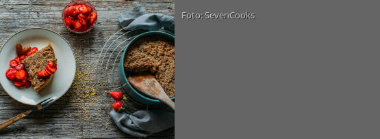 Rezeptbild für "Süßer Hirseauflauf mit Haselnusskruste und Erdbeerragout"