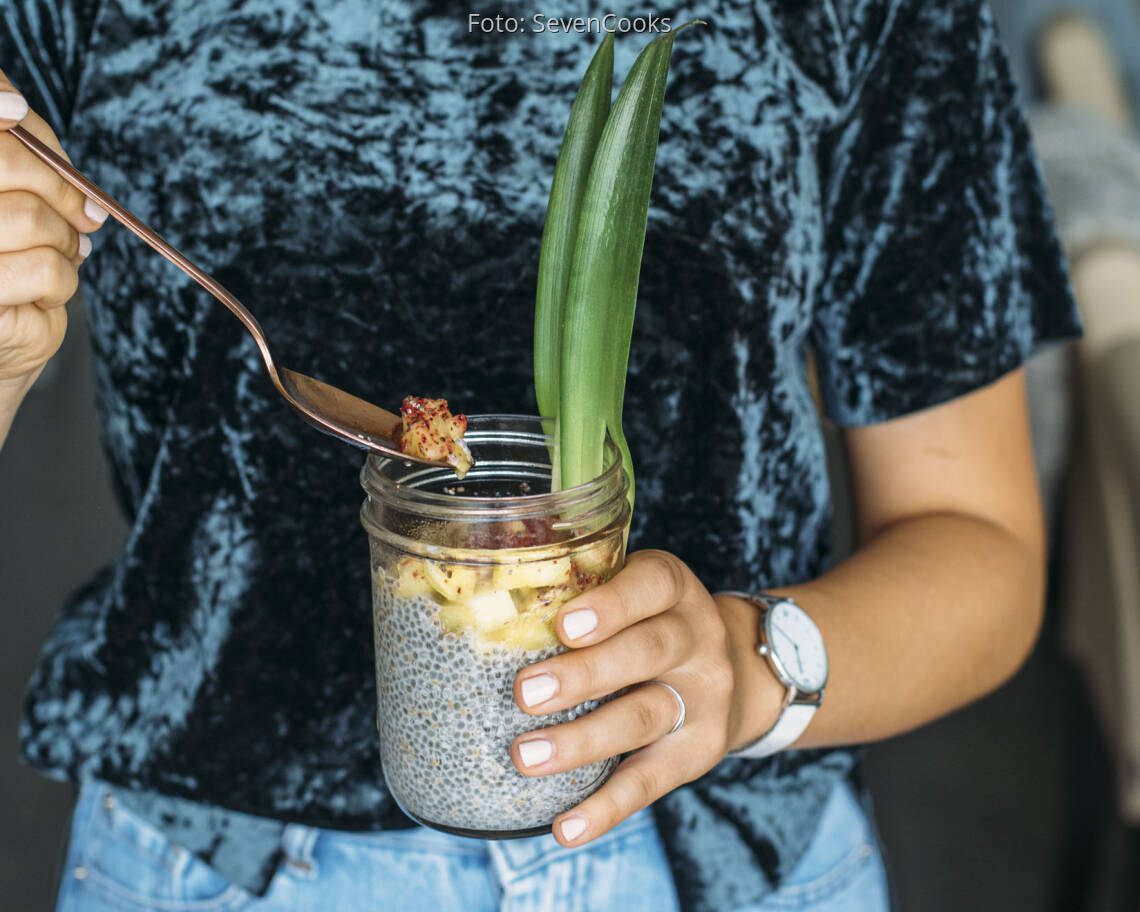 Veganes Rezept: Sesam-Chiapudding mit Ananas
