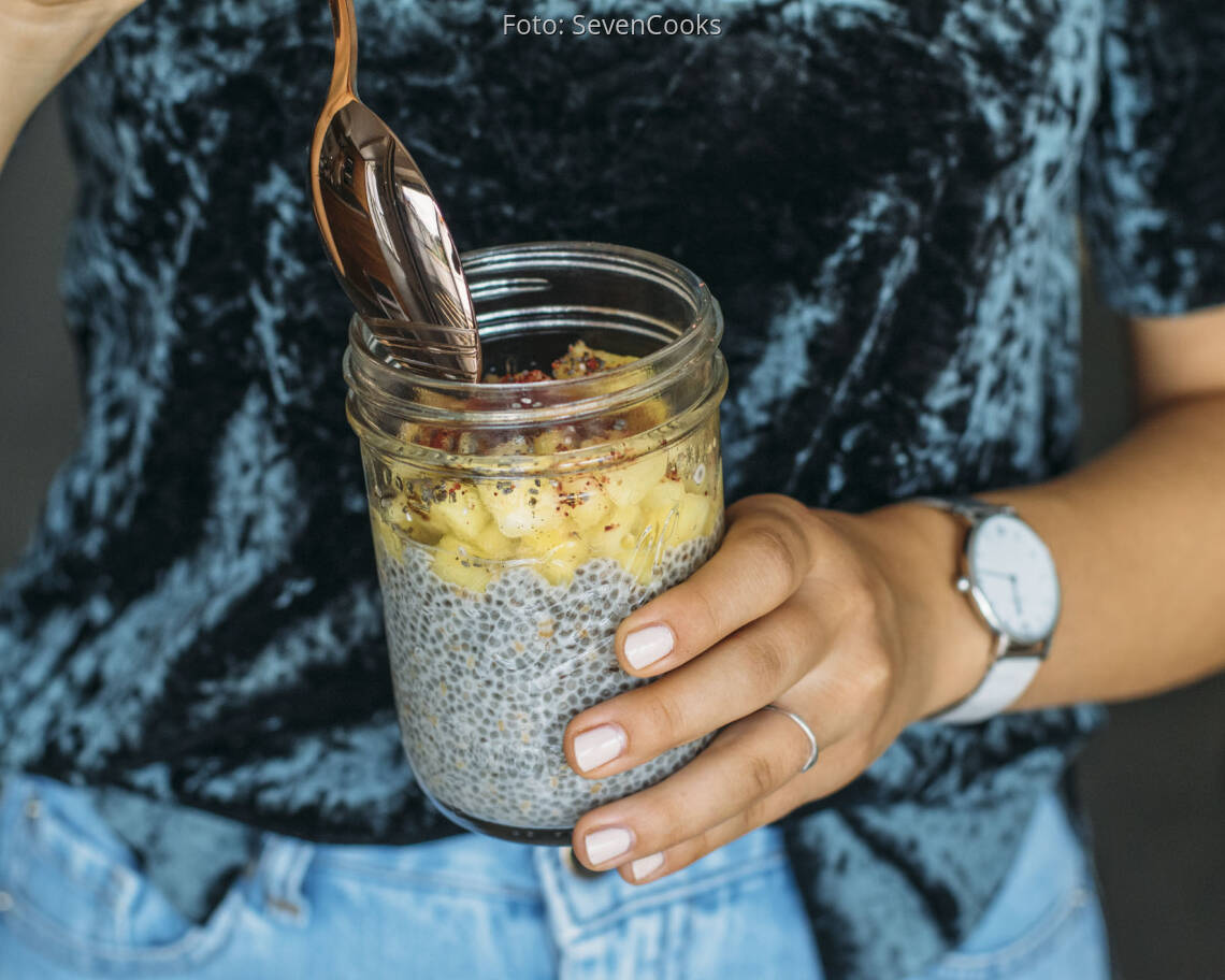 Veganes Rezept: Sesam-Chiapudding mit Ananas