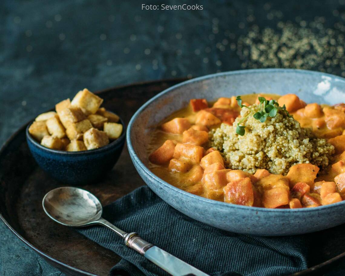 Veganes Rezept: Süßkartoffel Kürbis Ragout an Quinoa