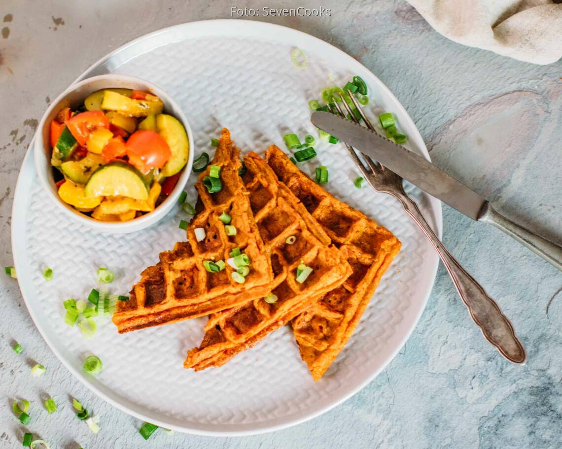 Veganes Rezept: Süßkartoffel-Waffeln mit Ratatouille 2