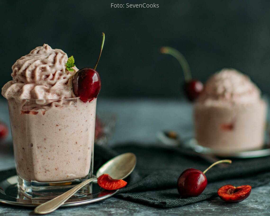 Veganes Rezept: Softeis mit Kirschen